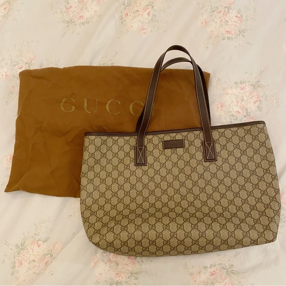 Gucci Handbags - Authentic Gucci Handbags 👜 Totes 👜